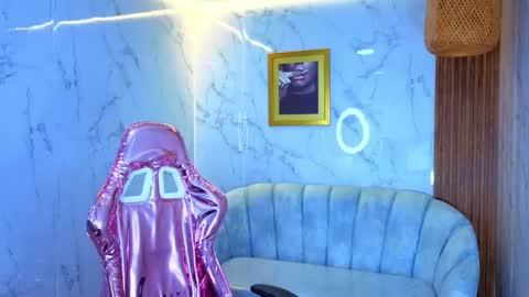 Snapshot of emily_mills_s chatting on 17, 11, 2025 Emily online show from 17, 11, 2025