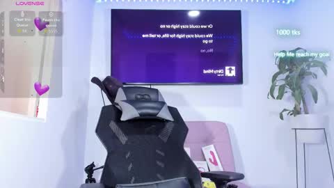 emily_palmeer online show from 13, 10, 2025