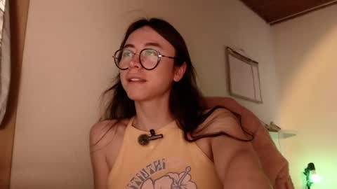 Snapshot of emily_pearl_ chatting on 6, 12, 2024 emily_pearl_ online show from 6, 12, 2024