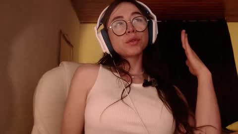 Snapshot of emily_pearl_ chatting on 12, 12, 2024 emily_pearl_ online show from 12, 12, 2024