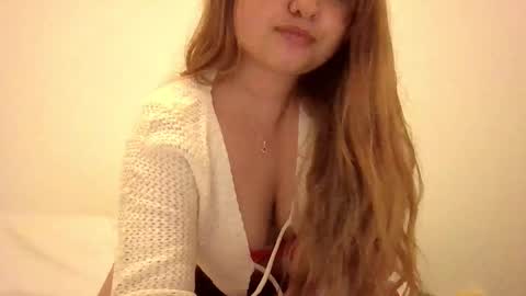 Snapshot of emily_ravee chatting on 15, 10, 2025 Emily online show from 15, 10, 2025