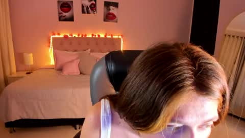 Snapshot of emily_warren__ chatting on 22, 4, 2026 emily_warren__ online show from 22, 4, 2026