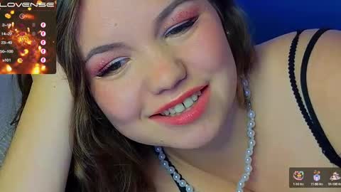 Snapshot of emilyart_ chatting on 22, 12, 2024 artist Emily online show from 22, 12, 2024