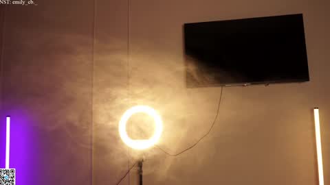 Snapshot of emilybatee chatting on 12, 12, 2024 emilybatee online show from 12, 12, 2024