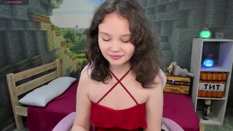Snapshot of emilychaves chatting on 15, 9, 2025 Emilyhaves online show from 15, 9, 2025