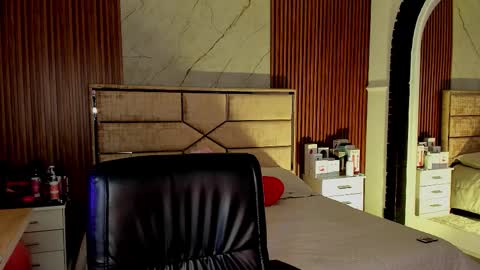 Snapshot of emilyhendrix_ chatting on 28, 10, 2025 Emily Hendrix online show from 28, 10, 2025