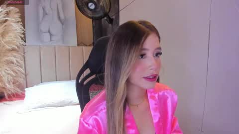 Snapshot of emilyjohnsoon_ chatting on 6, 4, 2026 EmilyJhonson online show from 6, 4, 2026