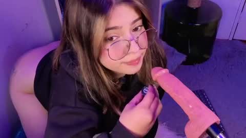 Snapshot of emilykarterr chatting on 11, 5, 2026 VALEEEN online show from 11, 5, 2026