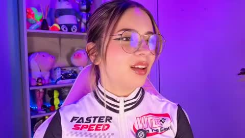 Snapshot of emilykarterr chatting on 21, 5, 2026 VALEEEN online show from 21, 5, 2026