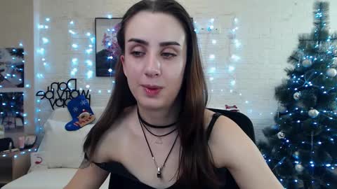 Snapshot of emilylayer chatting on 19, 12, 2024 Emyli online show from 19, 12, 2024