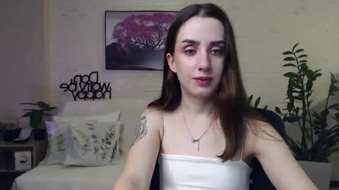 Snapshot of emilylayer chatting on 5, 1, 2025 Emyli online show from 5, 1, 2025