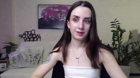 Snapshot of emilylayer chatting on 5, 1, 2025 Emyli online show from 5, 1, 2025