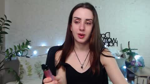 Snapshot of emilylayer chatting on 5, 2, 2025 Emyli online show from 5, 2, 2025