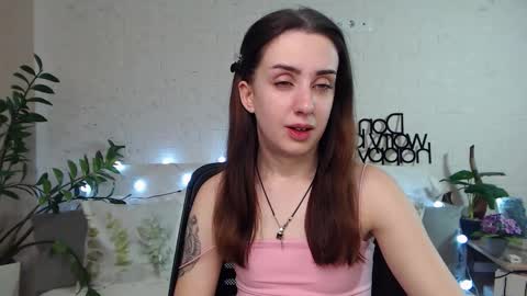 Snapshot of emilylayer chatting on 5, 2, 2025 Emyli online show from 5, 2, 2025