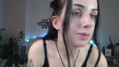 Snapshot of emilylayer chatting on 10, 3, 2025 Emyli online show from 10, 3, 2025