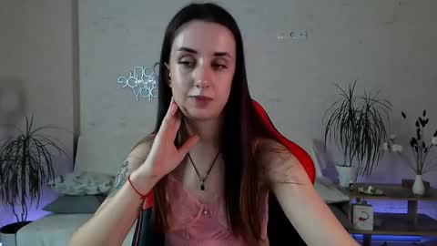 Snapshot of emilylayer chatting on 8, 10, 2025 Emyli online show from 8, 10, 2025