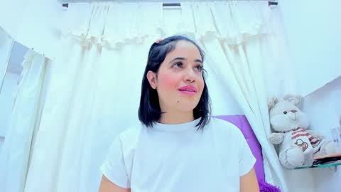 Snapshot of emilymadrid chatting on 5, 1, 2025 Emily online show from 5, 1, 2025