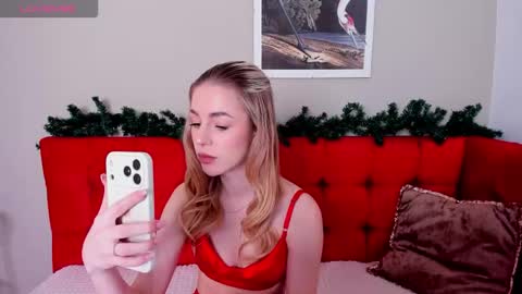 Snapshot of emilymagnificent chatting on 19, 12, 2025 emilymagnificent online show from 19, 12, 2025