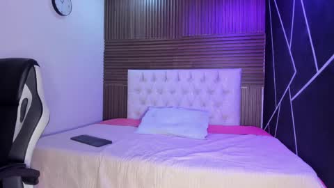 emilymora1_ online show from 20, 5, 2026