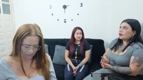 Snapshot of emilyriskhot chatting on 25, 6, 2026 emily friends online show from 25, 6, 2026