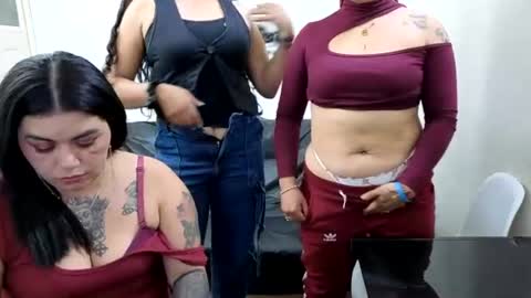 Snapshot of emilyriskhot chatting on 21, 7, 2026 emily friends online show from 21, 7, 2026