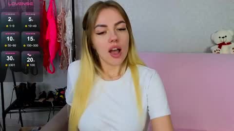 Snapshot of emilyrobbie chatting on 27, 2, 2025 Emily Robbie online show from 27, 2, 2025