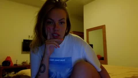 Snapshot of emilyrobbie chatting on 7, 6, 2026 Emily Robbie online show from 7, 6, 2026