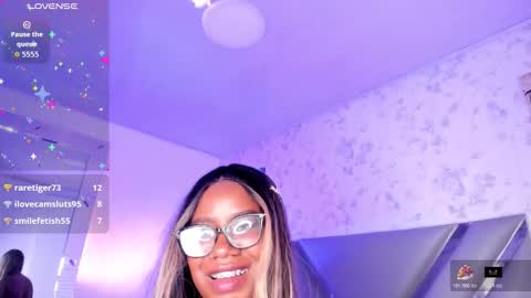 Snapshot of emilyrosee1 chatting on 21, 10, 2025 online show from 21, 10, 2025