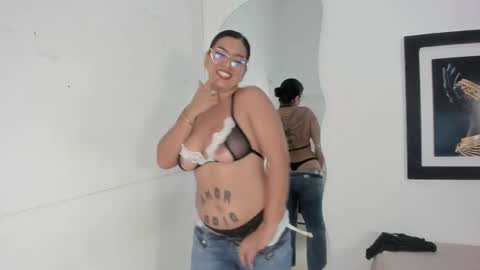 Snapshot of emilyy_cooperr chatting on 4, 10, 2025 emilyy_cooperr online show from 4, 10, 2025