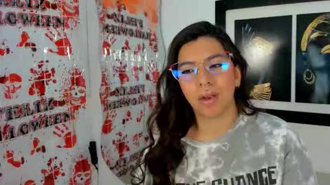 emilyy_cooperr online show from 23, 10, 2025