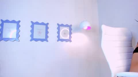 Snapshot of emilyy_kim chatting on 11, 3, 2025 emilyy_kim online show from 11, 3, 2025