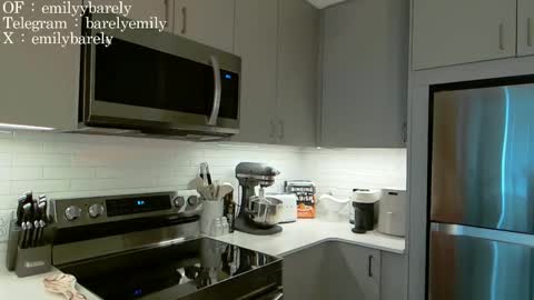 Emily brunette and Charlotte redhead online show from 24, 3, 2026