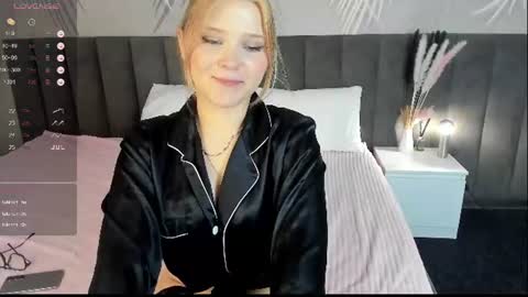 Snapshot of emilyyy_vibe chatting on 15, 6, 2026 emilyyy_vibe online show from 15, 6, 2026