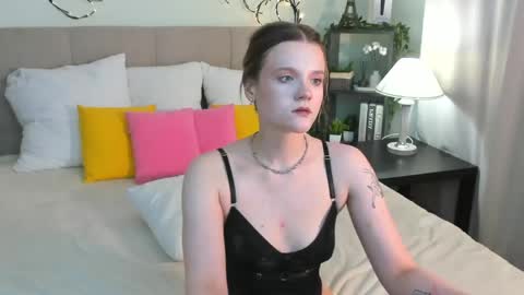 Snapshot of emma__peach chatting on 25, 4, 2026 emma__peach online show from 25, 4, 2026