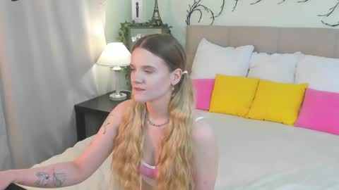 Snapshot of emma__peach chatting on 16, 5, 2026 emma__peach online show from 16, 5, 2026