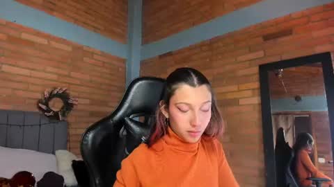 Snapshot of emma_belley chatting on 13, 6, 2026 Hey Im EmmaHelp me reach 100 likes online show from 13, 6, 2026