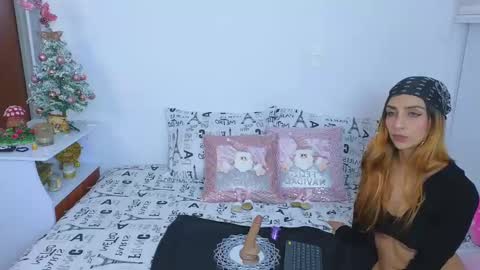 Snapshot of emma_blue_ chatting on 14, 12, 2024 Emma Blue modelo independiente online show from 14, 12, 2024