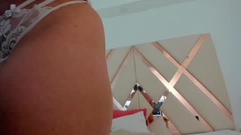 Snapshot of emma_castilloo chatting on 5, 1, 2025 Emma Castillo online show from 5, 1, 2025