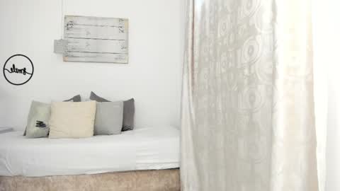 Snapshot of emma_castilloo chatting on 5, 3, 2025 Emma Castillo online show from 5, 3, 2025