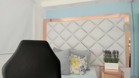 Snapshot of emma_castilloo chatting on 26, 10, 2025 Emma Castillo online show from 26, 10, 2025