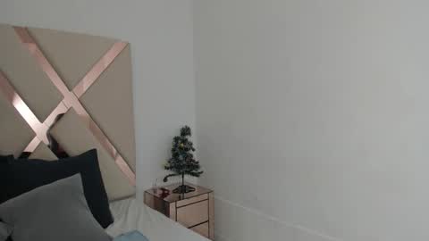 Snapshot of emma_castilloo chatting on 15, 12, 2025 Emma Castillo online show from 15, 12, 2025