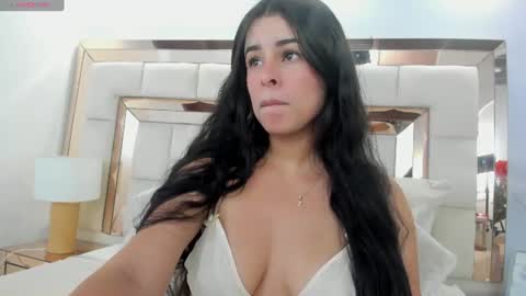 Snapshot of emma_castilloo chatting on 4, 8, 2026 Emma Castillo online show from 4, 8, 2026