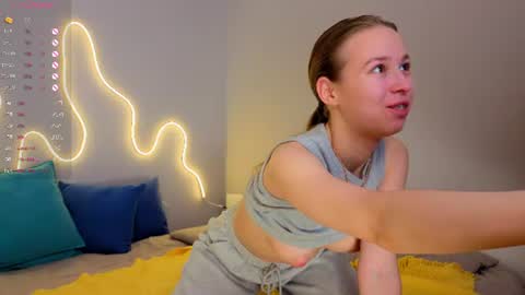 Snapshot of emma_clon chatting on 11, 6, 2026 Emma online show from 11, 6, 2026