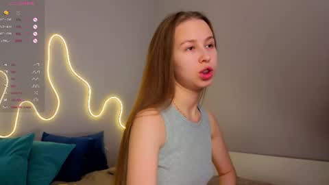 Snapshot of emma_clon chatting on 12, 6, 2026 Emma online show from 12, 6, 2026