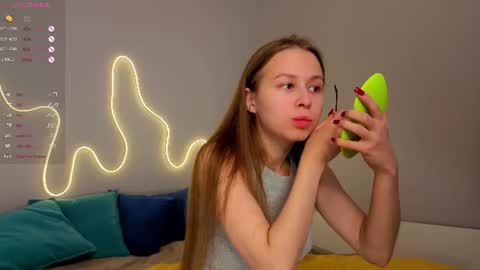 Snapshot of emma_clon chatting on 14, 6, 2026 Emma online show from 14, 6, 2026