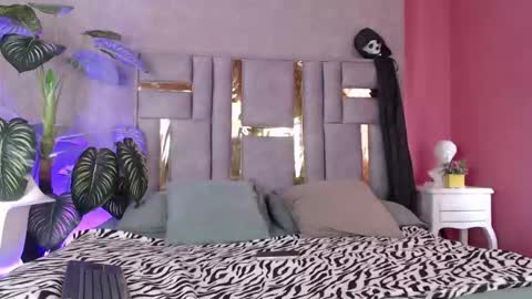 Snapshot of emma_fg chatting on 22, 10, 2025 Valeria online show from 22, 10, 2025