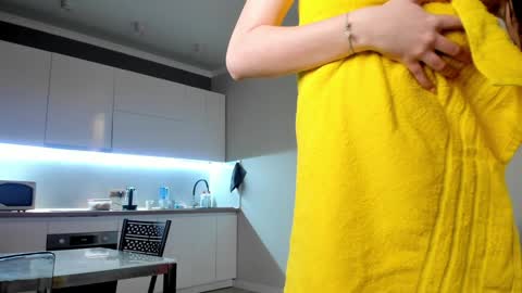 Snapshot of emma_flin chatting on 22, 12, 2024 Emma online show from 22, 12, 2024