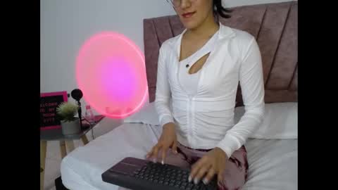 Snapshot of emma_glowof chatting on 8, 10, 2025 Emma Glow online show from 8, 10, 2025