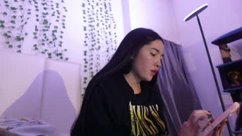 emma_johnson_ online show from 17, 12, 2025