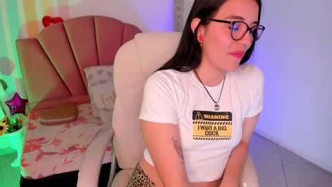 Snapshot of emma_lakshmi chatting on 8, 6, 2026 Emma online show from 8, 6, 2026